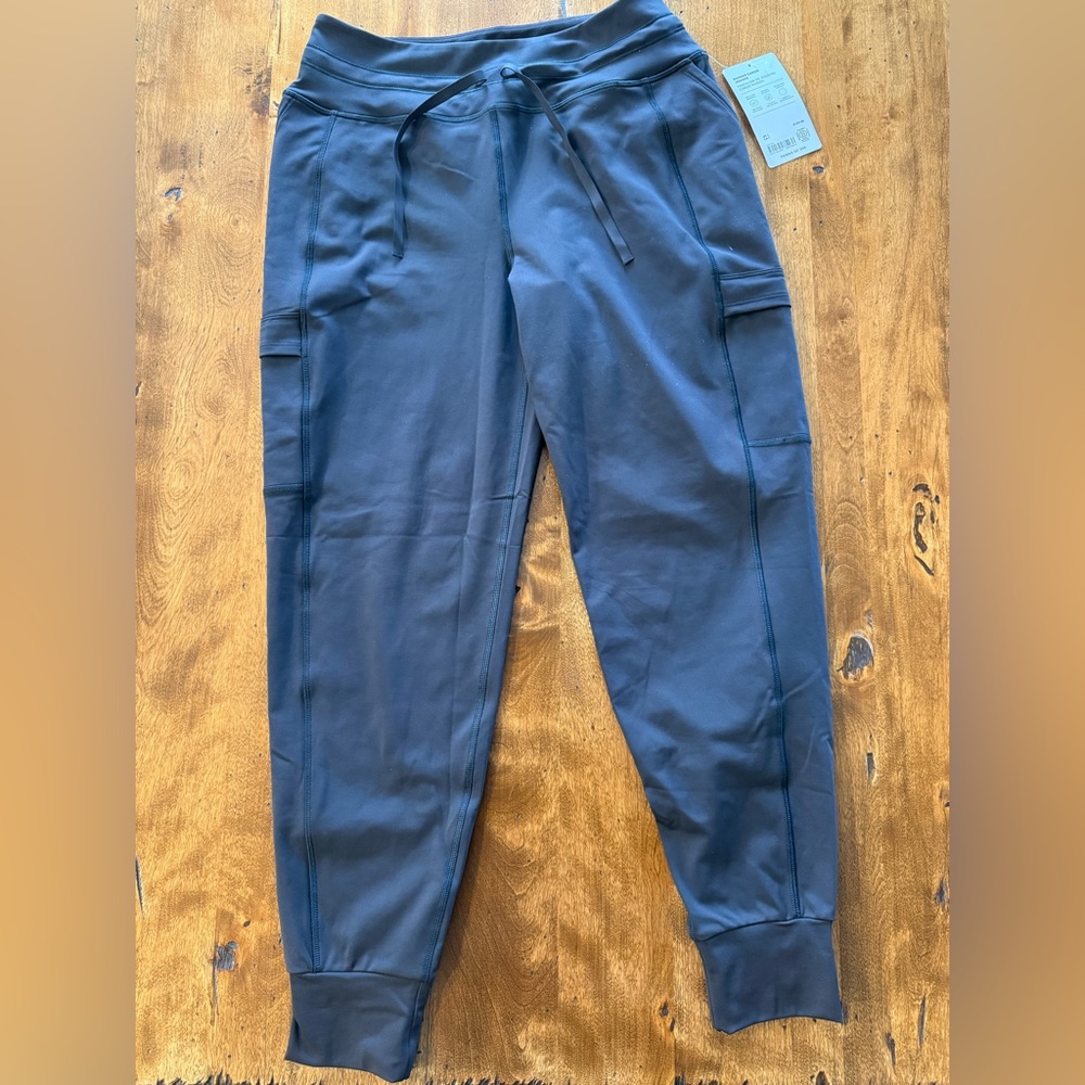Women's Athleta Balck Rainier Cargo Jogger size small